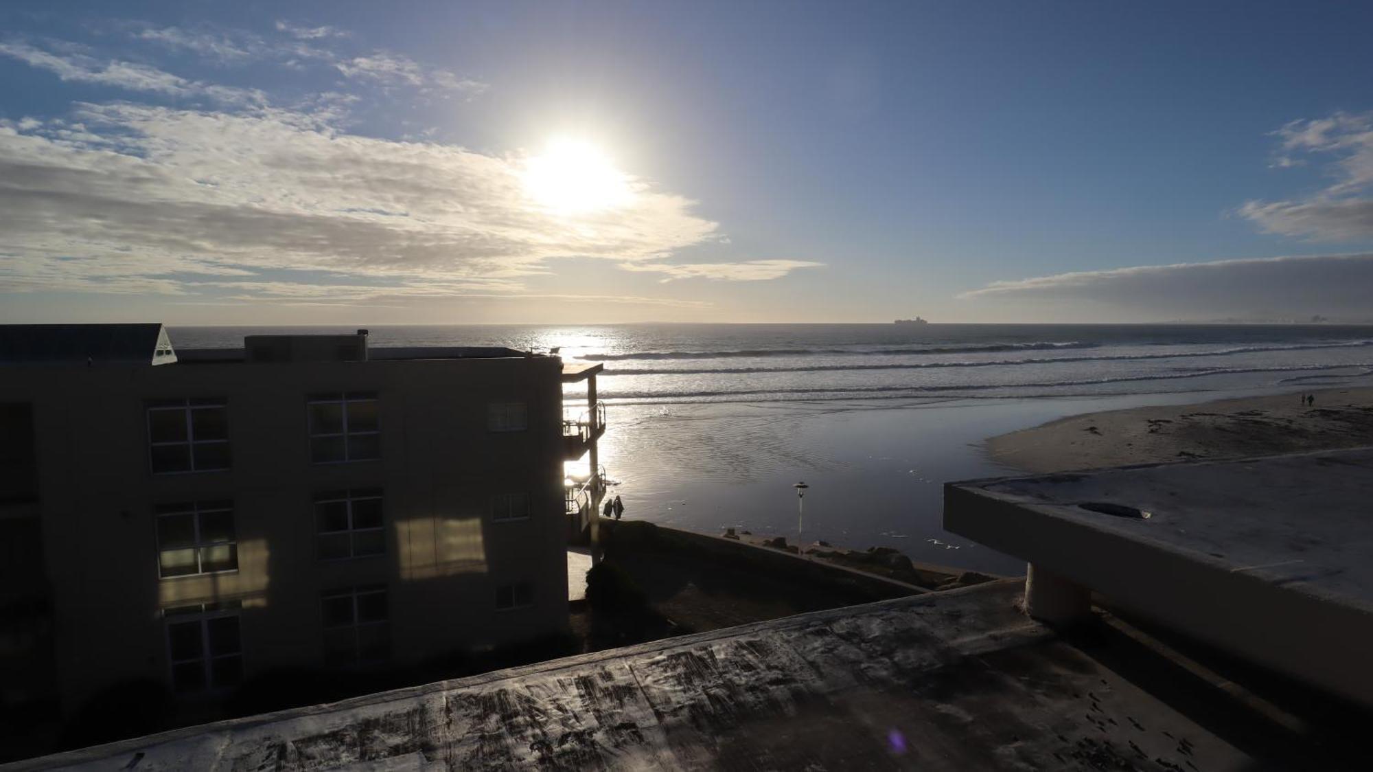Lagoon Beach Hotel Apartments Cape Town Exterior photo