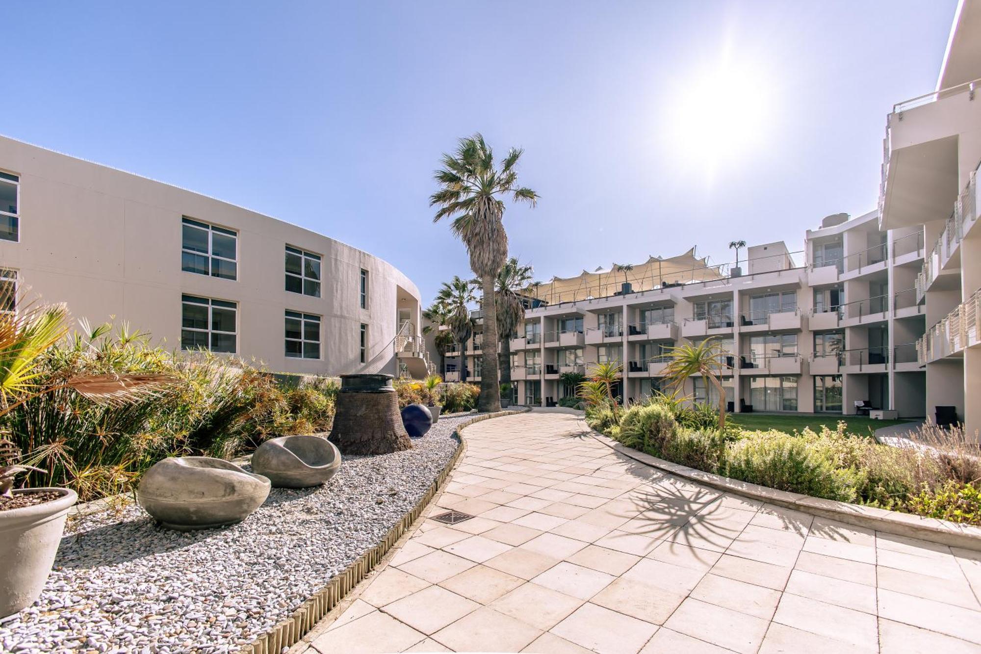 Lagoon Beach Hotel Apartments Cape Town Exterior photo