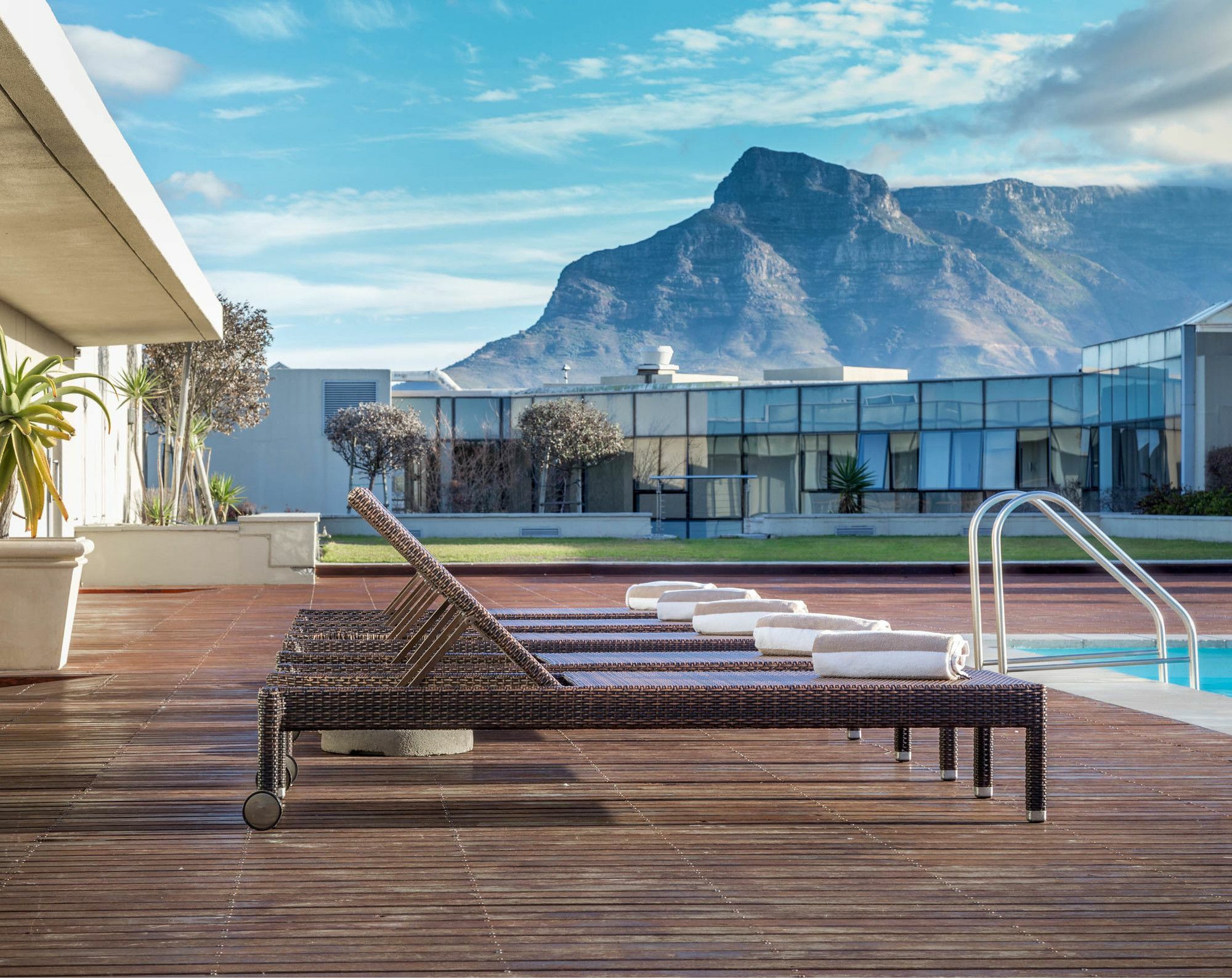 Lagoon Beach Hotel Apartments Cape Town Exterior photo