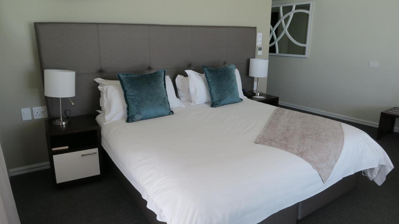 Lagoon Beach Hotel Apartments Cape Town Exterior photo