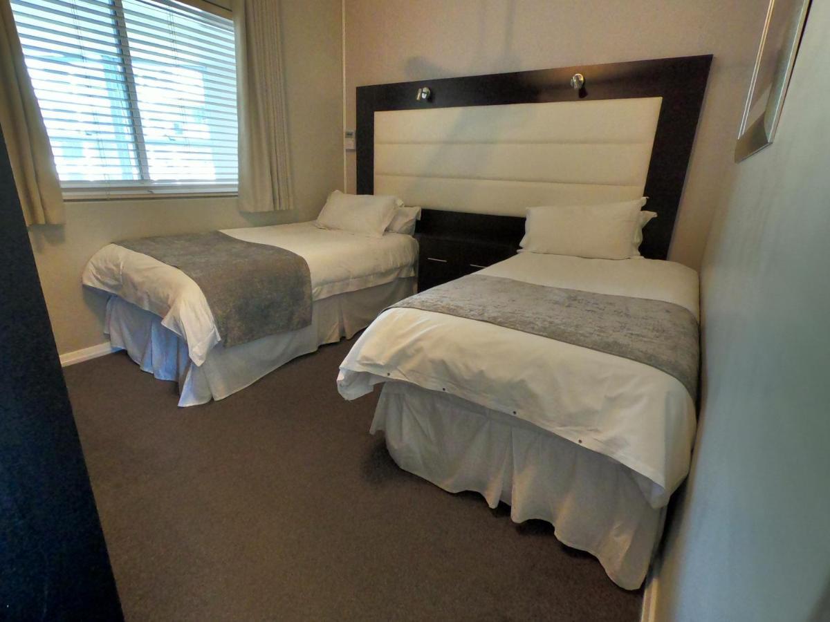 Lagoon Beach Hotel Apartments Cape Town Exterior photo